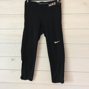 Black nike pro capris